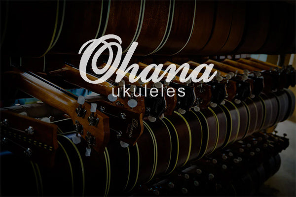 Ohana Logo über einem dunkel überlagerten Foto von Ohana Ukulelen 
