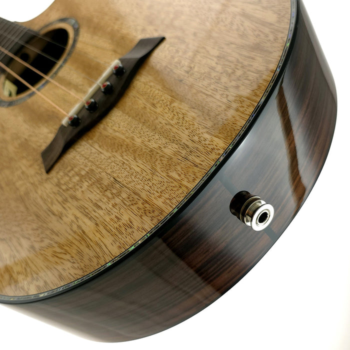 Flight Maia Luxe Steel String Bariton Ukulele mit Tonabnehmer #R2504663 Tonabnehmer