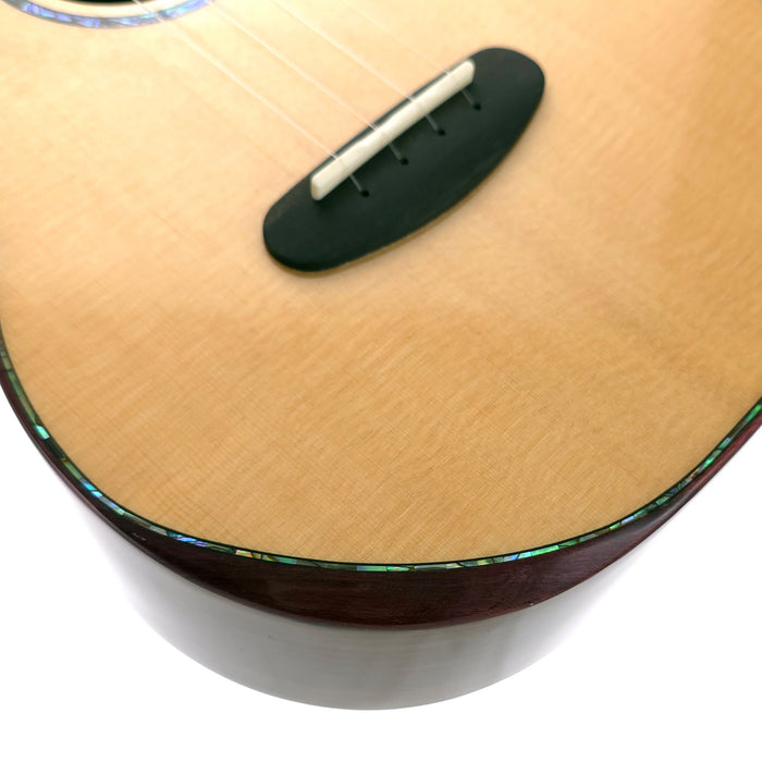 Kala Contour Deluxe All Solid Gloss Spruce Rosewood Tenor Ukulele #2606102 Armrest