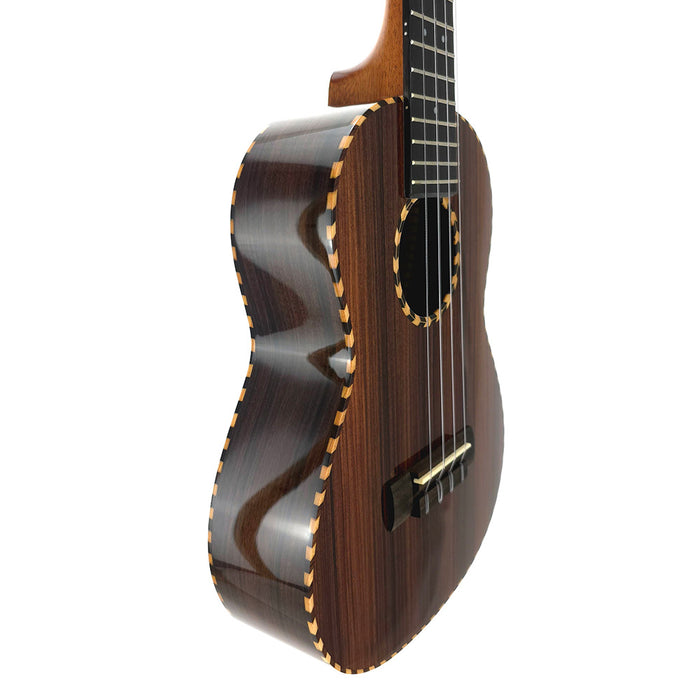 Seitliche Ansicht der Millar BR 260 WG Tenor-Ukulele