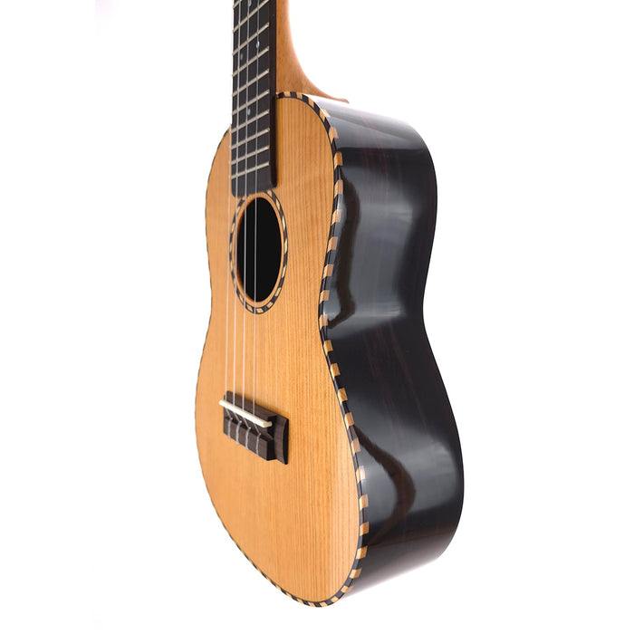 Seitliche Ansicht der Millar TK-240W Konzert-Ukulele