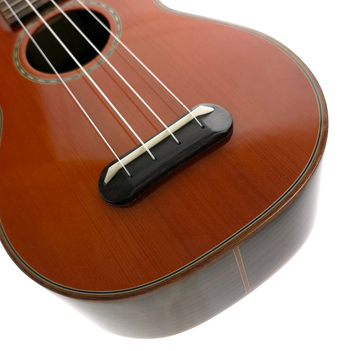 Ohana Solid Cedar / Rosewood Sopran (SK-50G) Steg