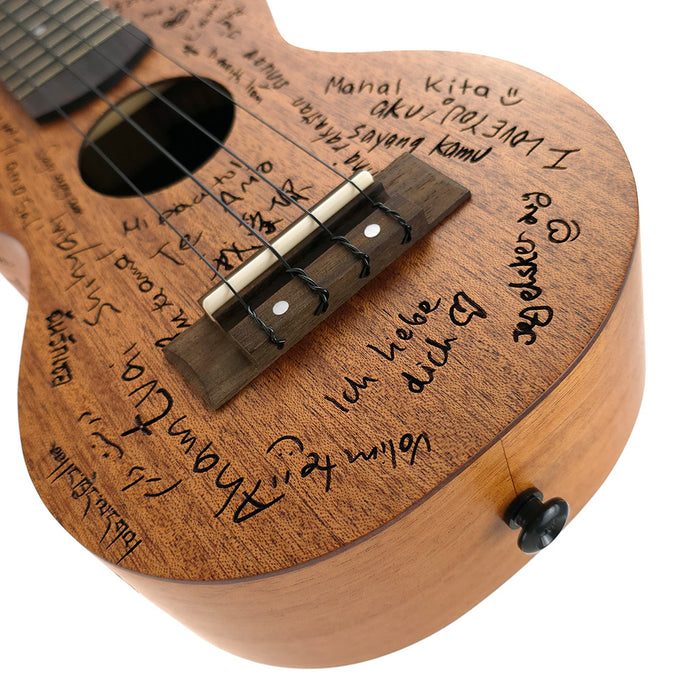 TODO "Love" Mahagoni Sopran-Longneck Ukulele Decke detail